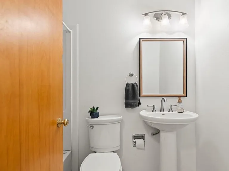 2054 Brentwood Dr — Photo 27