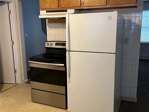 5th image of 1080-1090 Patricia Dr