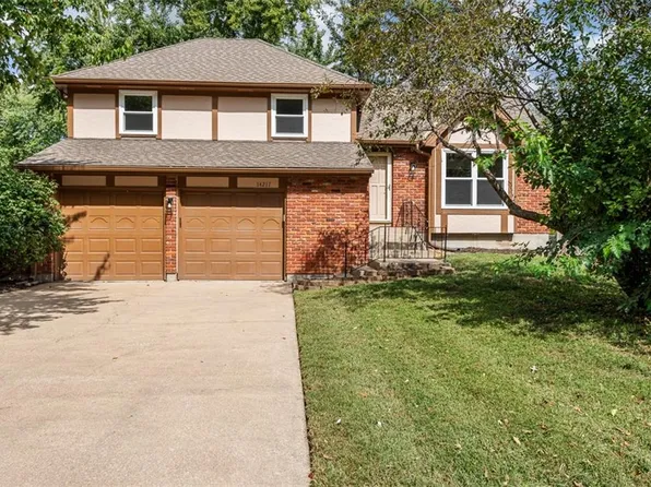14217 S Locust St, Olathe, KS 66062