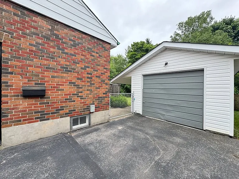73 Eugenia St #UPPER LEVEL — Photo 25