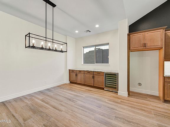 5th image of 21470 W MARIPOSA Street
