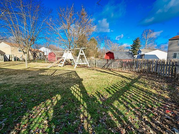 3rd image of 6668 Blakely Ct