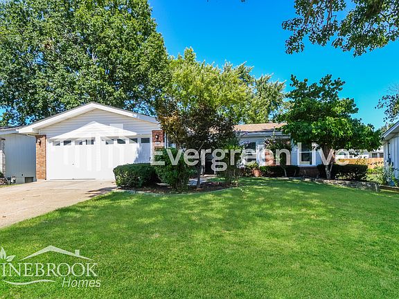 3rd image of 829 Townhouse Ln
