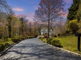 164 Colonial Pkwy, Manhasset, NY 11030