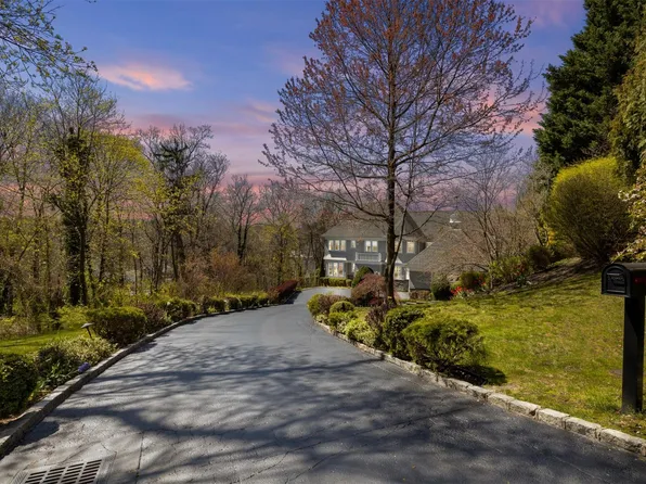 164 Colonial Parkway, Manhasset, NY 11030