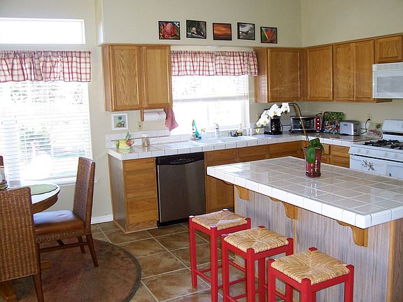 Large, Bright Kitchen