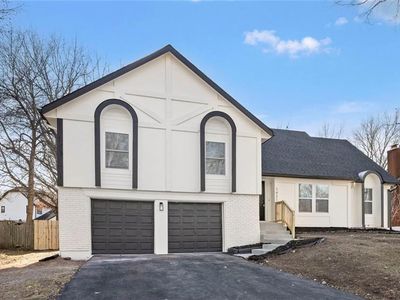 1421 E Stagecoach Dr, Olathe, KS, 66062