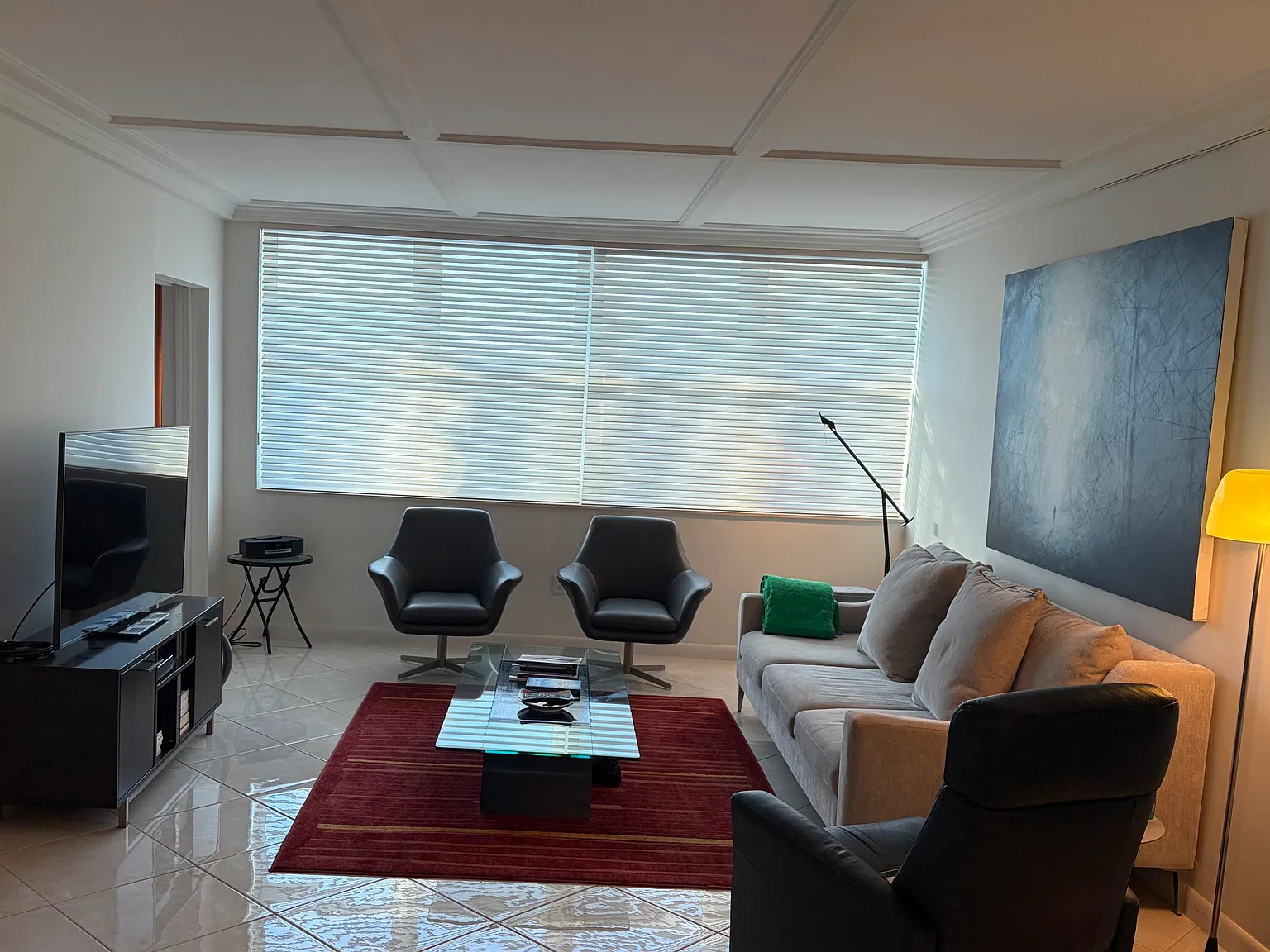 1 bed, 1.0 bath, 830 sqft, $12,950 — Photo 2