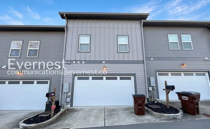 220 Croleywood Ln — Photo 26