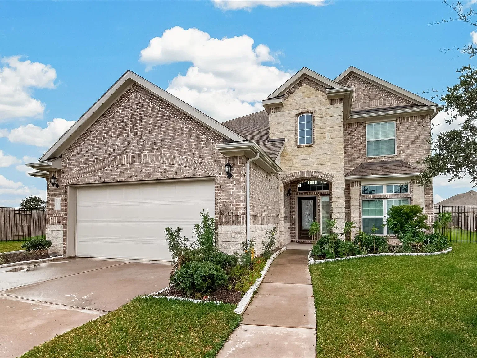 4 bed, 3.5 bath, 2562 sqft, $3,200 — Photo 4