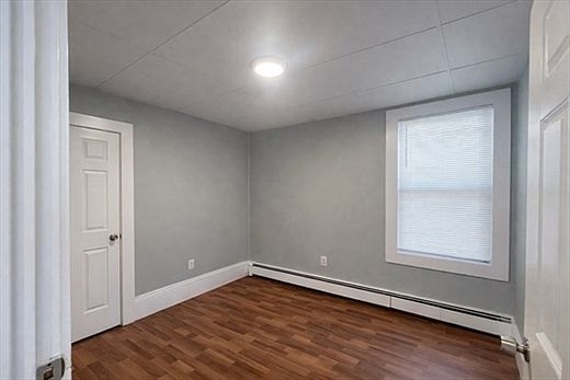 5th image of 203 London St #1