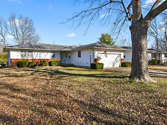 2nd image of 1541 E Crestview Street