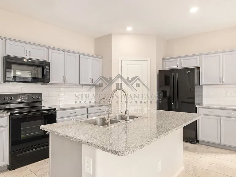 55 E Constitution Dr — Photo 11