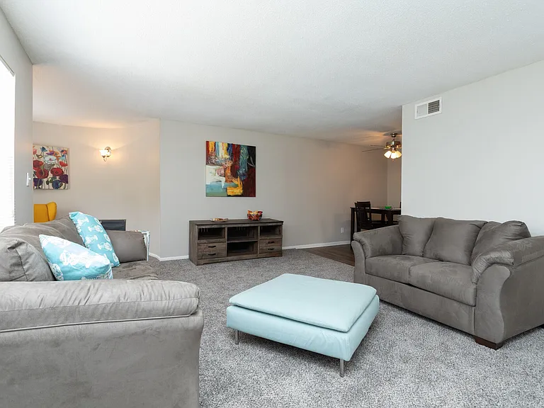 Westside Commons Apartments — Photo 2