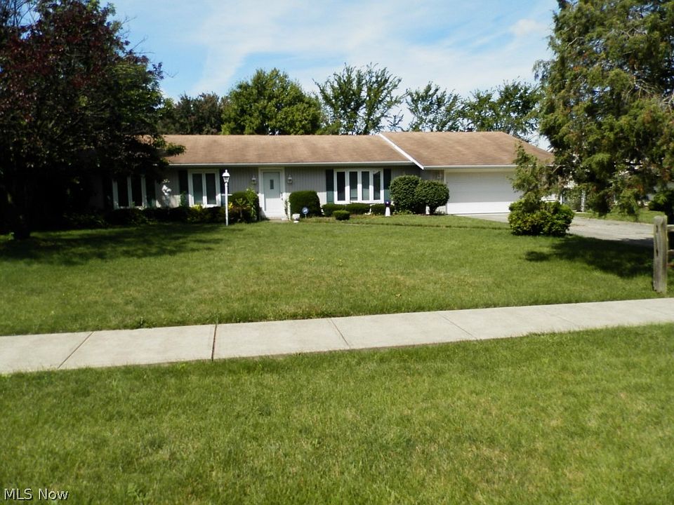 1st image of 15364 Pinewood Dr