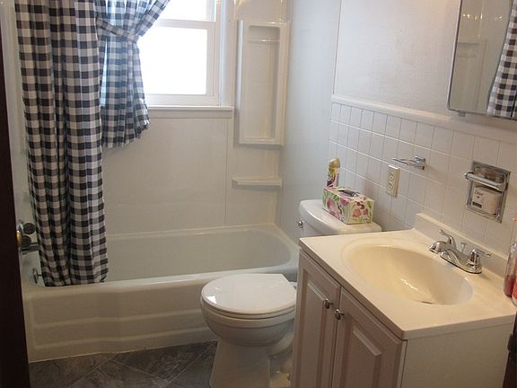 4th image of 1701 E Washington St