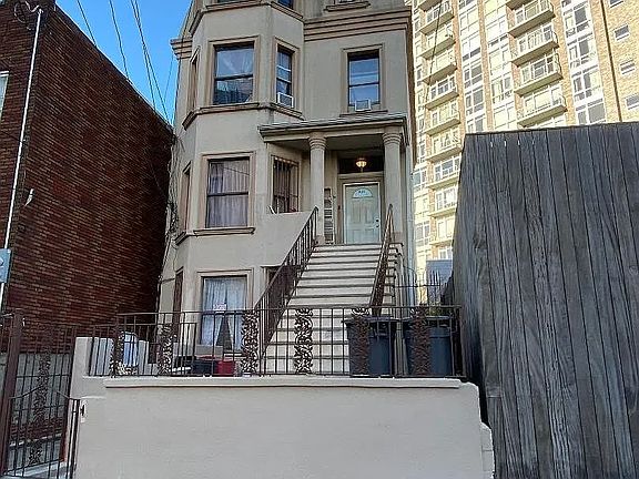 2nd image of 1127 31st Dr