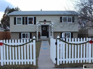 632 S 12th St, Douglas, WY 82633