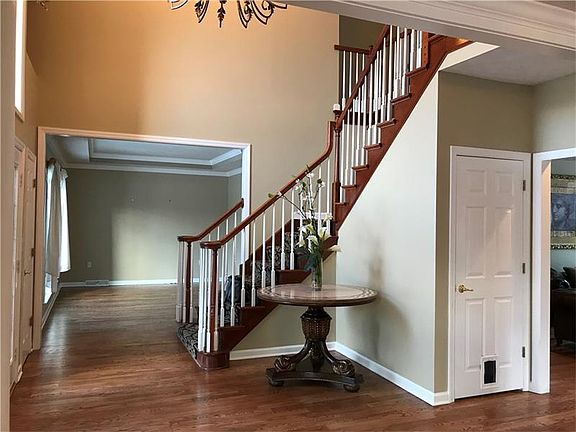 2nd image of 155 Oakview Dr