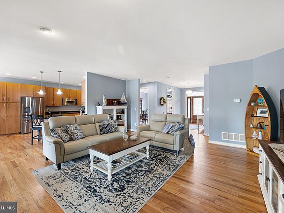 5th image of 214 Windward Cove Ct S