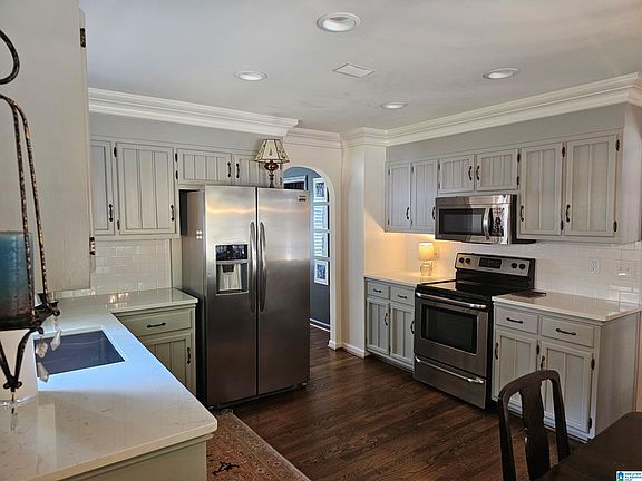 3rd image of 848 Mountain Branch Dr