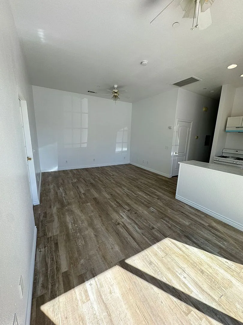 3760 Calle De Carlos — Photo 4