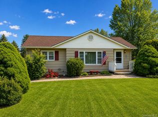 20 Cresthaven Drive, New Windsor, NY 12553