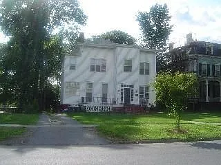 Building Photo 4