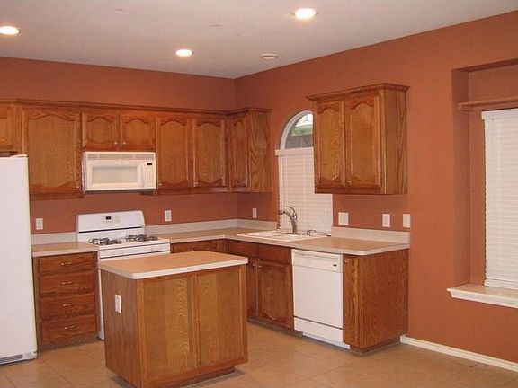 3rd image of 12916 Glenville Ct
