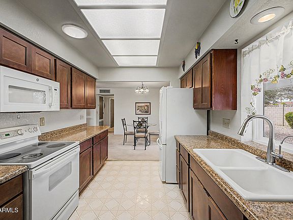3rd image of 4604 E CRESCENT Avenue