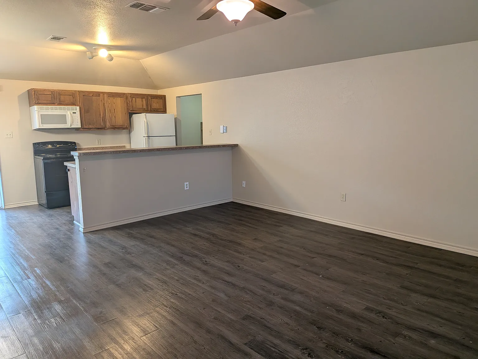 3 bed, 1150 sqft, $1,430 — Photo 4