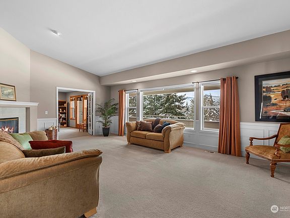 5th image of 1380 Eastmont #102