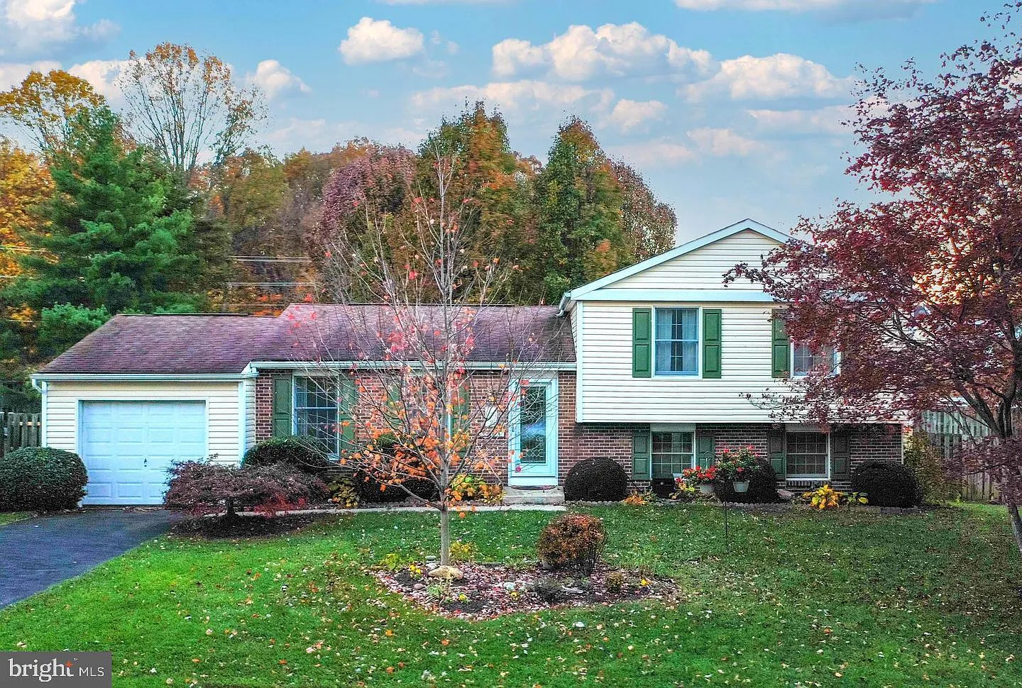 3 bed, 2.5 bath, 1747 sqft, $2,995 — Photo 1