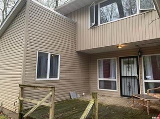 1545 Gravel Springs Cir, Jacksonville, IL 62650