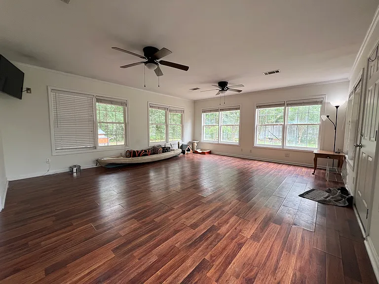 209 Faculty Blvd — Photo 8