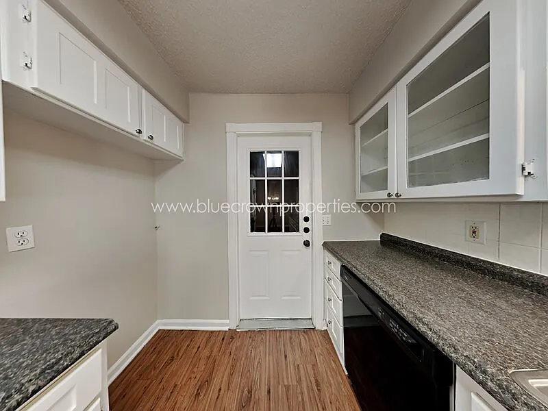 3 bed, 2.0 bath, 1151 sqft, $1,800 — Photo 4