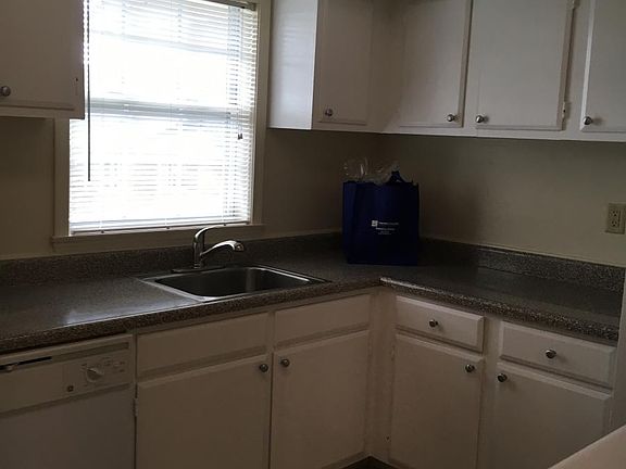 4th image of 8 Kensington Cir APT H