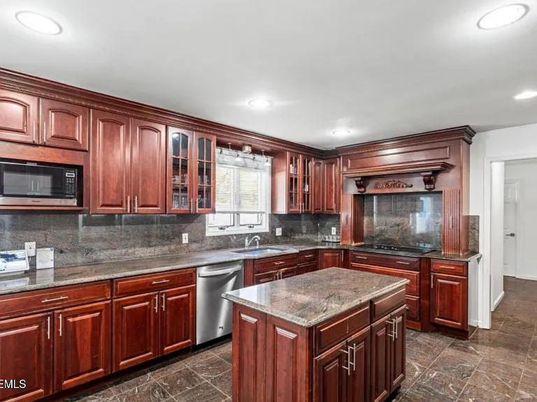 16 Bridle Dr — Photo 26