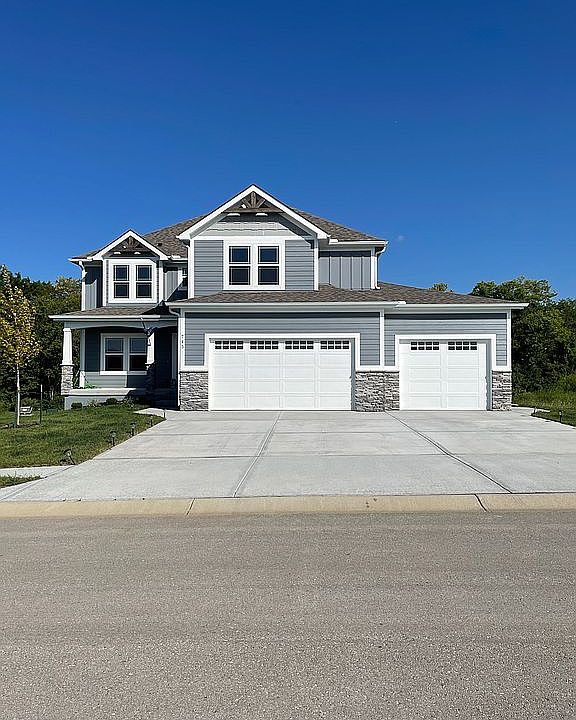 1st image of 715 W Solomon Dr