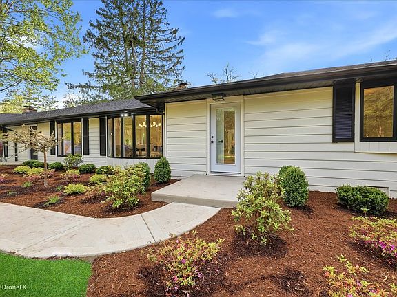 3rd image of 1920 Thornwood Ln