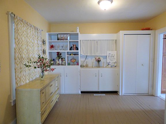 4th image of 165 Curtis Ct