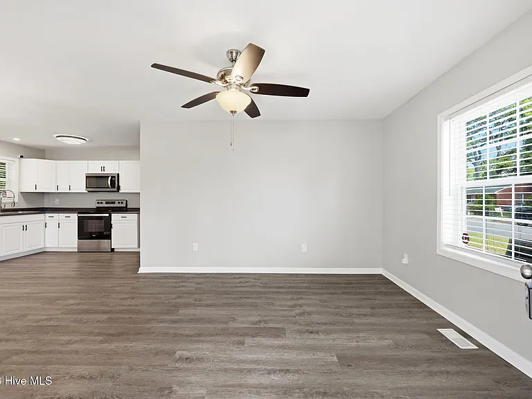 200 S Sylvan Dr — Photo 12