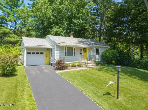 39 E Fernbank Avenue, Delmar, NY 12054