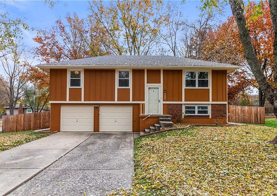 1st image of 2608 SW Shamrock Dr