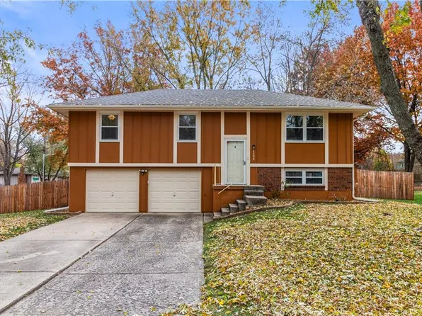 2608 SW Shamrock Dr, Blue Springs, MO 64014