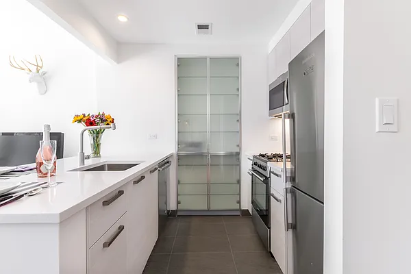 Rented by Bond New York | media 18