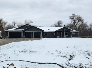2409 Whispering Shores Dr, Fort Pierre, SD 57532