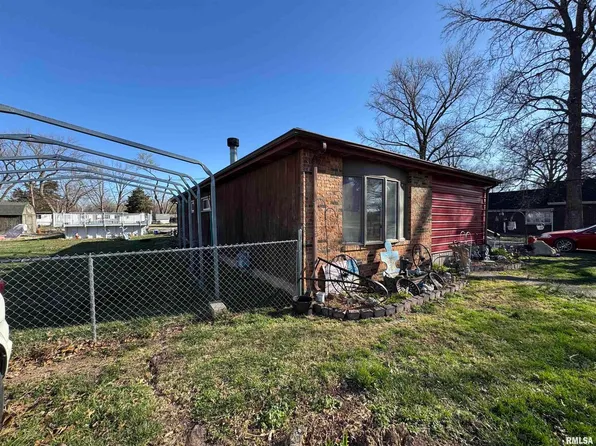 712 E 15th St, Centralia, IL 62801