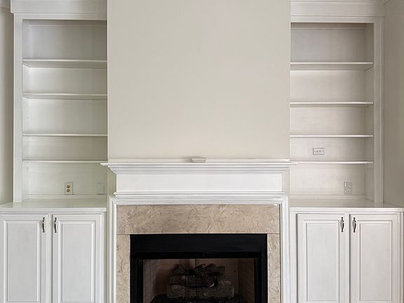 3rd image of 195 Barrington Hall Dr