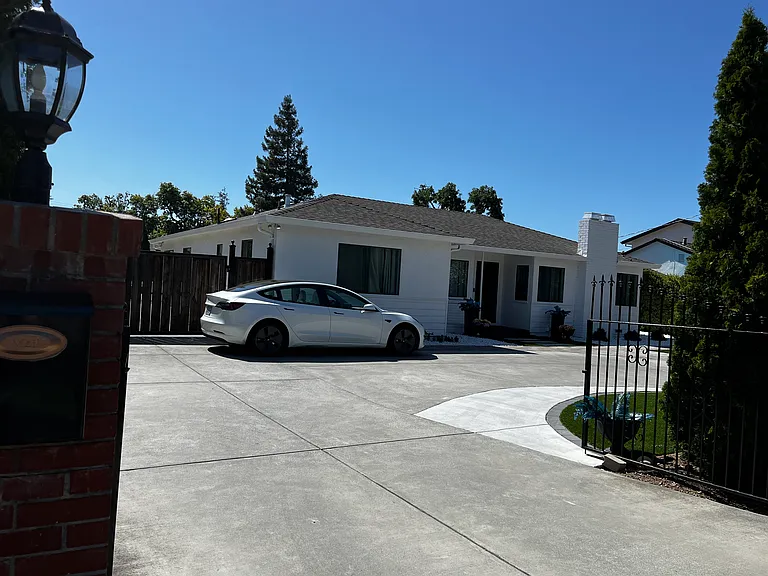 15133 Union Ave — Photo 3